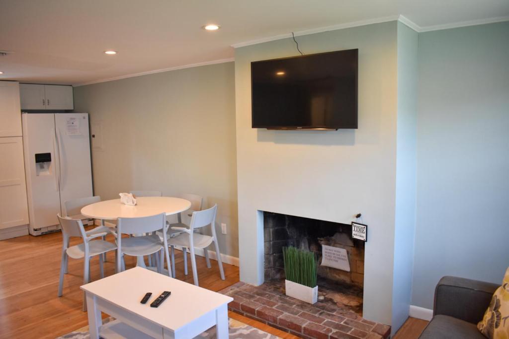 Seaside Serenity, Just A Block /0.1 Mile Away From The Beach Yarmouth Port Buitenkant foto
