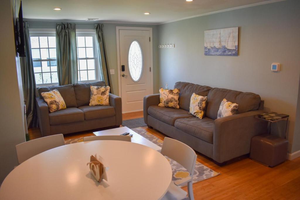 Seaside Serenity, Just A Block /0.1 Mile Away From The Beach Yarmouth Port Buitenkant foto