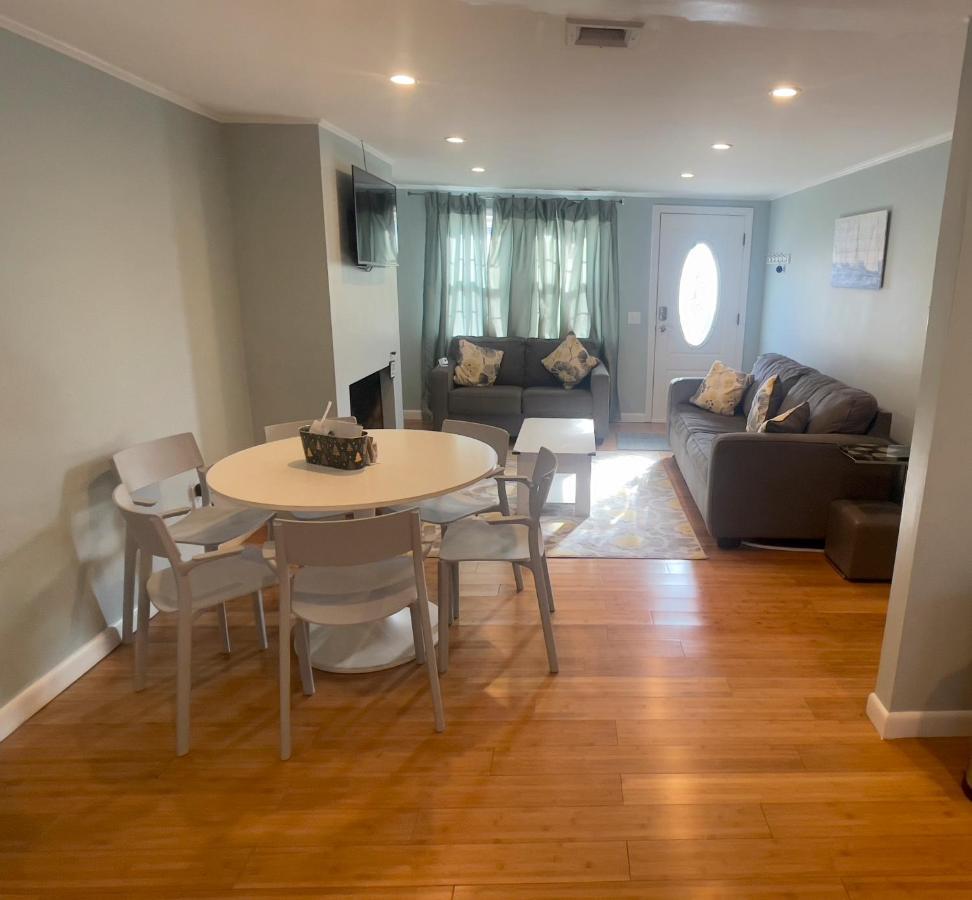 Seaside Serenity, Just A Block /0.1 Mile Away From The Beach Yarmouth Port Buitenkant foto