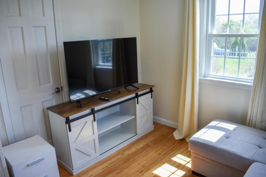 Seaside Serenity, Just A Block /0.1 Mile Away From The Beach Yarmouth Port Buitenkant foto