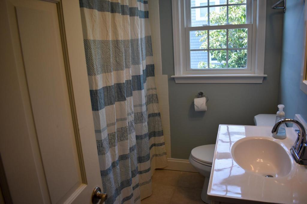 Seaside Serenity, Just A Block /0.1 Mile Away From The Beach Yarmouth Port Buitenkant foto